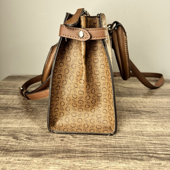 Guess brown purse with crossbody cord - Picture 5 of 8